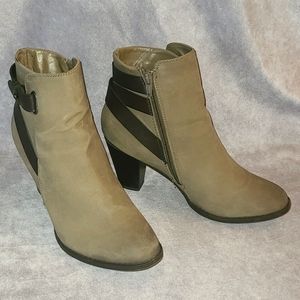 APT.9 Suede Zip-up Heels